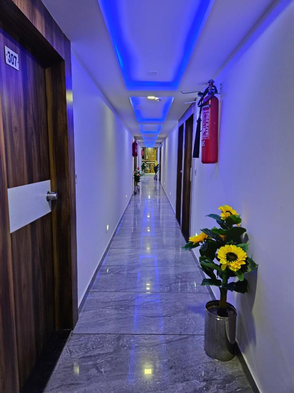 Hotel Ozone,Ahmadábád Kültér fotó
