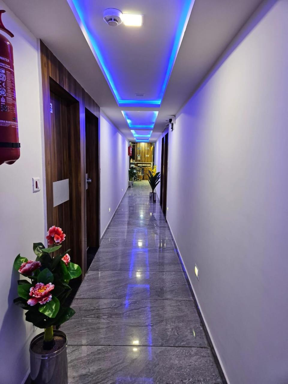 Hotel Ozone,Ahmadábád Kültér fotó